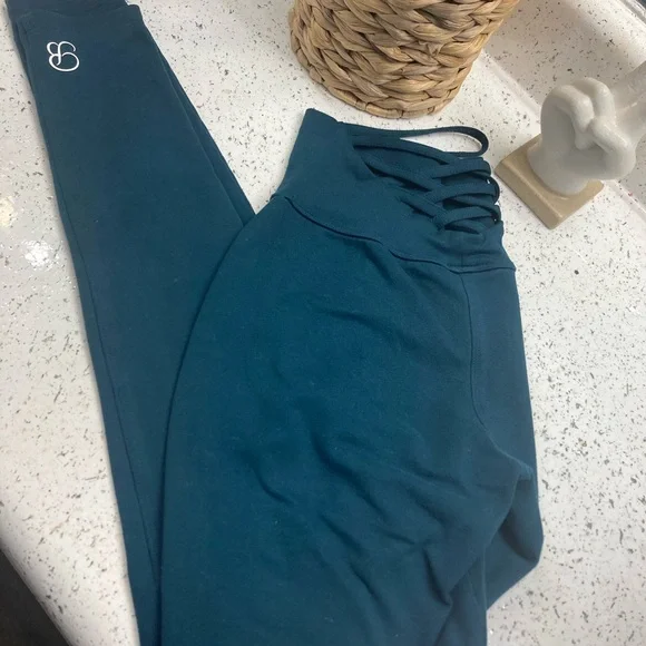 Bombshell Sportswear Sexy Back leggings - Picture 2 of 8